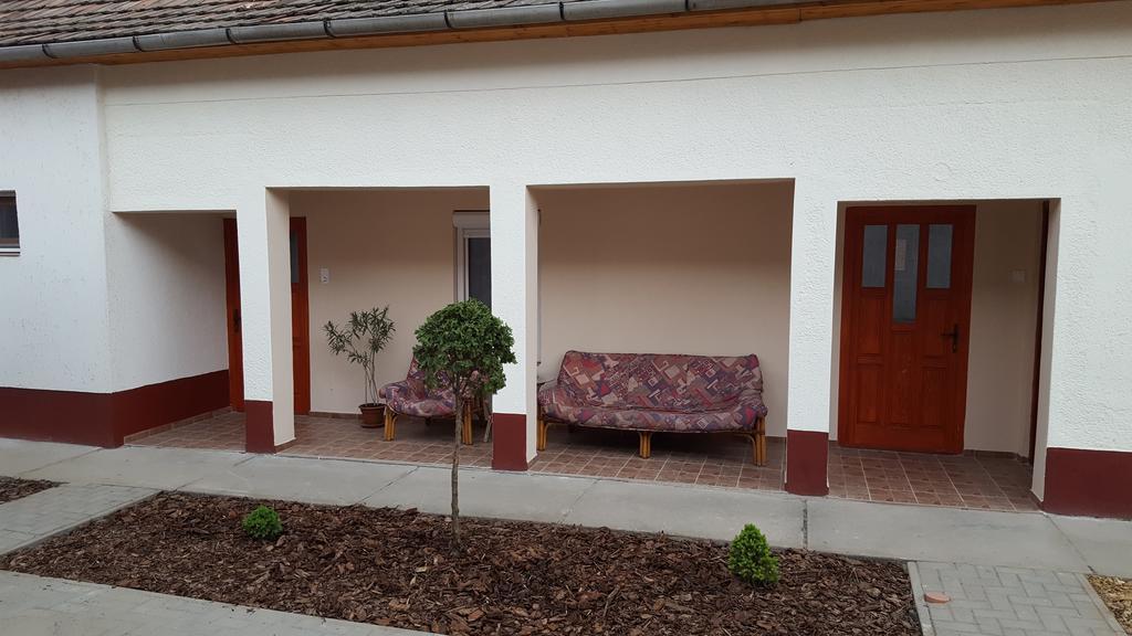 M&M Apartman Tiszafüred Buitenkant foto